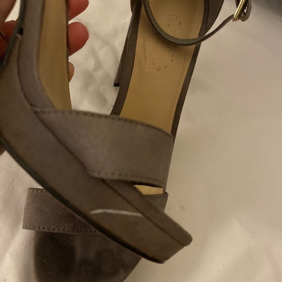 Grey suede strap heel sandals - Picture 3 of 4